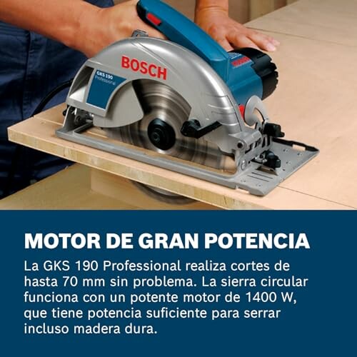Sierra circular Bosch GKS 190 cortando madera.