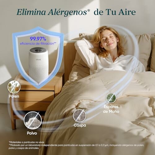 Mujer relajada junto a purificador de aire en dormitorio