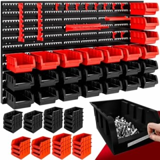 Sistema de almacenamiento en pared con contenedores rojos y negros.