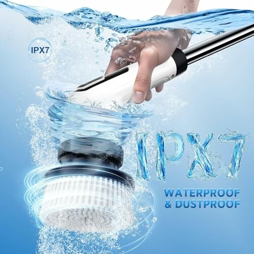 Cepillo de limpieza eléctrico sumergido en agua, mostrando impermeabilidad IPX7.